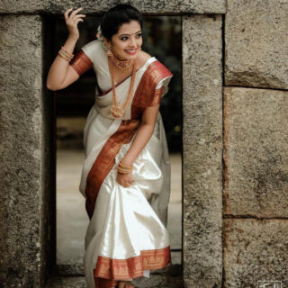 The Silk Womens White & Red Palkhi Archaic Traditional Kanchi Soft Silk Saree with Attached Blouse